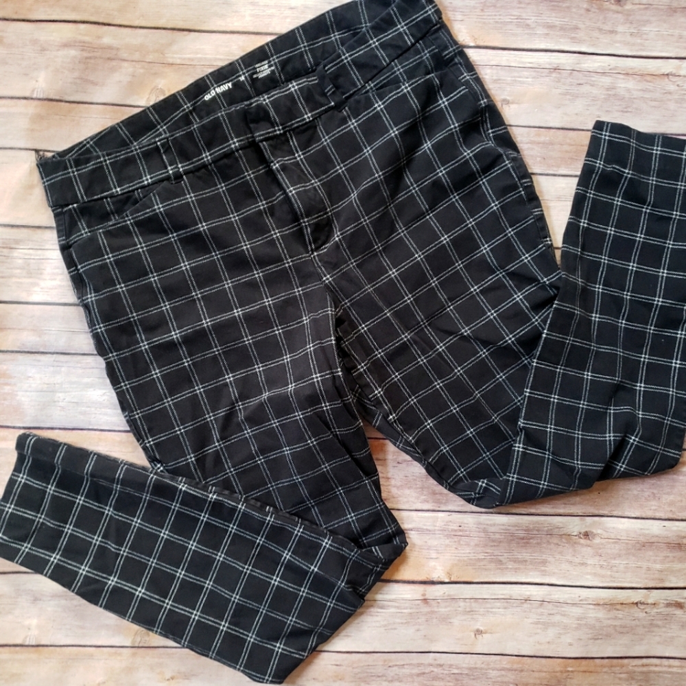 [Old Navy] Black and White Checkered Pixie Pants